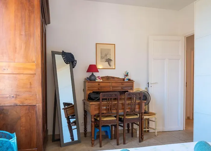 Maison De Charme Au Coeur Du Vieux Vila Hyères